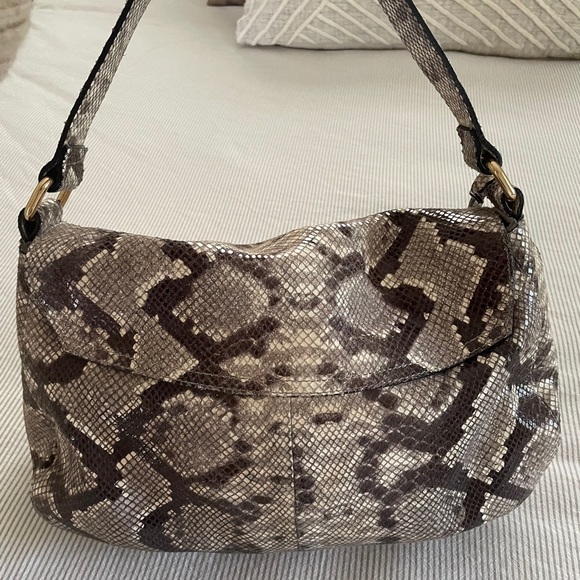 Genuine Leather Embossed Snakeprint Purse - Picture 5 of 5